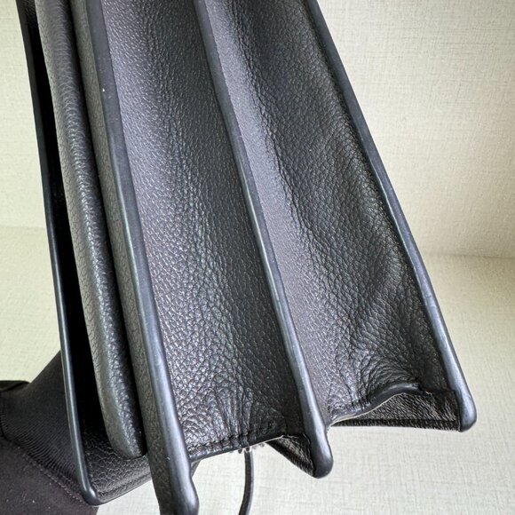 Saint Laurent Sunset Crossbody bag in Excellent - Picture 3 of 8